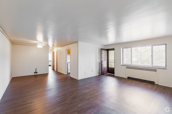 2BR,1BA-850SF