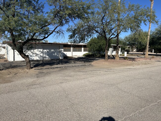 3 Bedroom on Quiet St. - 5400 W Calle Cayeus Unidad A