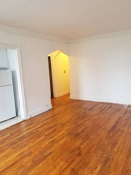 Photo - 47-41 41st St
