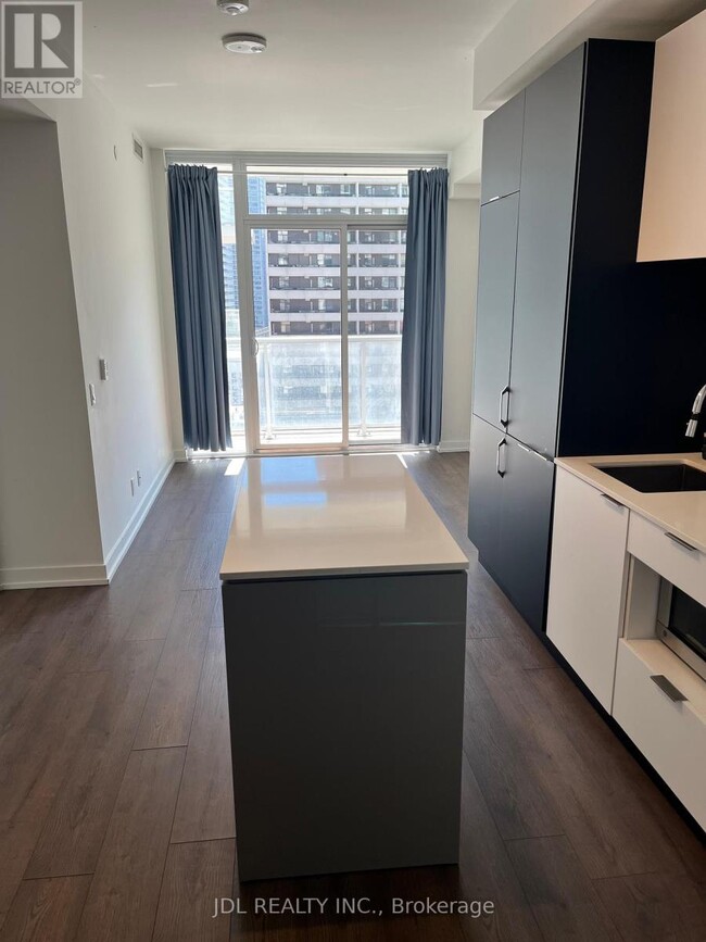 Photo - 33 Helendale Ave Unité 812