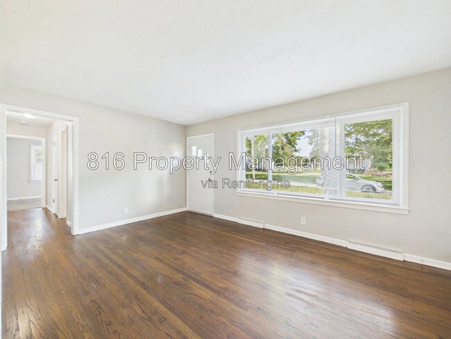 Photo - 8250 Webster Ave