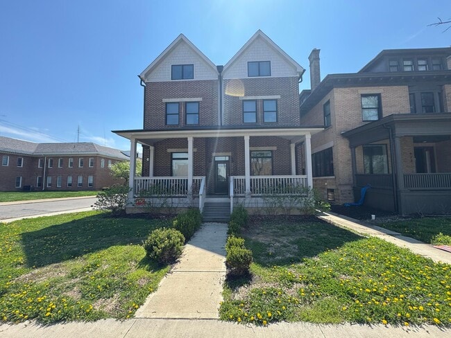 Building Photo - 973 E Broad St Unit 4