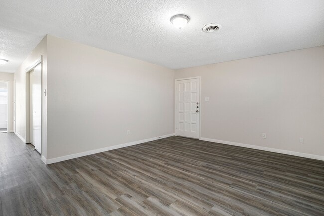 Photo - 118 Johnson St