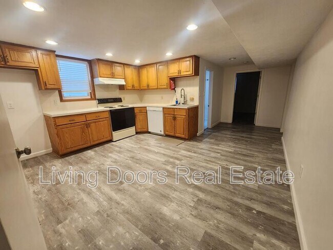 Photo - 3870 Steele Ave