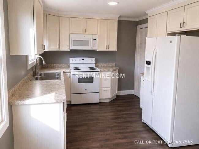 Photo - 676 College Ave