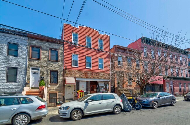 Building Photo - 78 Erie St Unit 2
