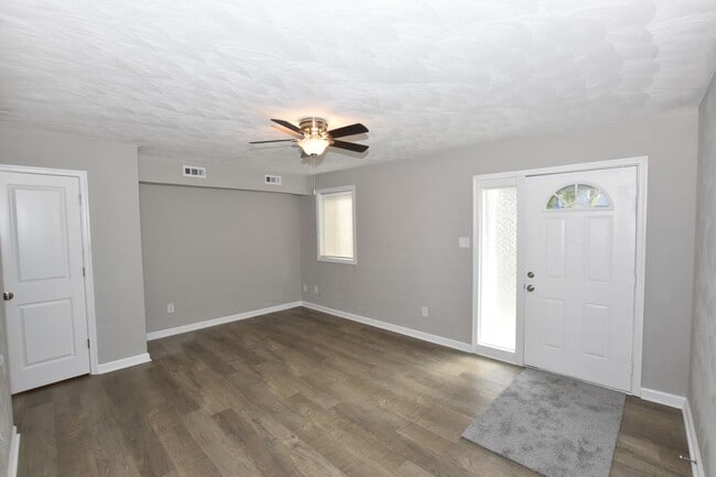 Photo - 1324 W 38th St
