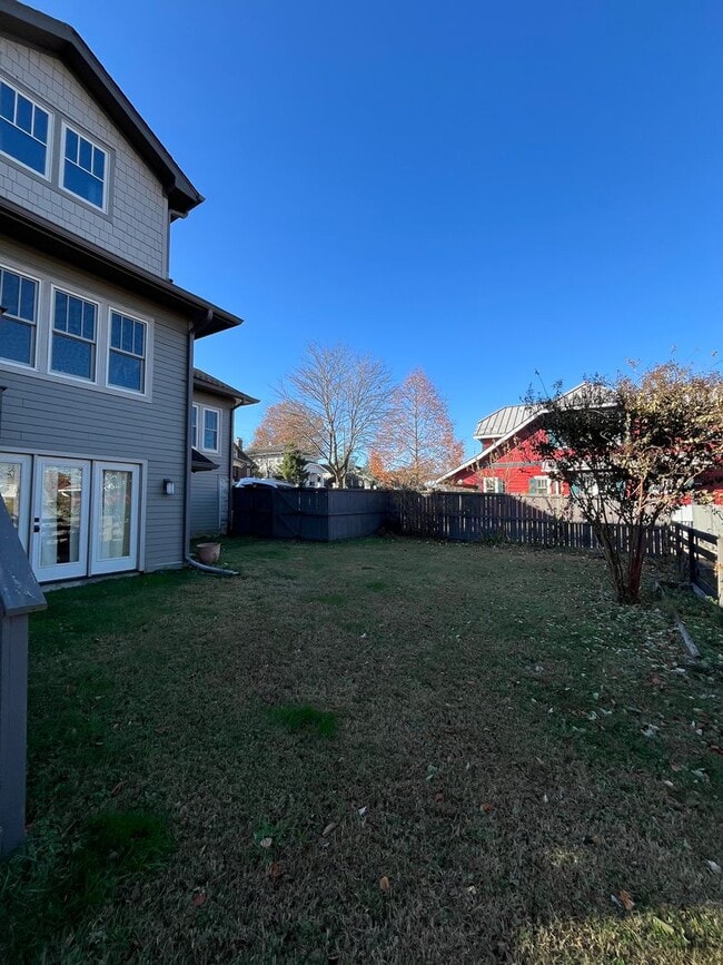 Photo - Charming Home in Belmont-Hillsboro Neighborhood, minutes to Vandy and Belmont, Fenced Yard