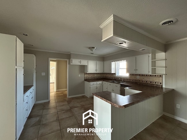 Photo - Spacious 3BR Southaven Home w/ Sunroom, Hardwood Floors & Fenced Yard & Near Schools