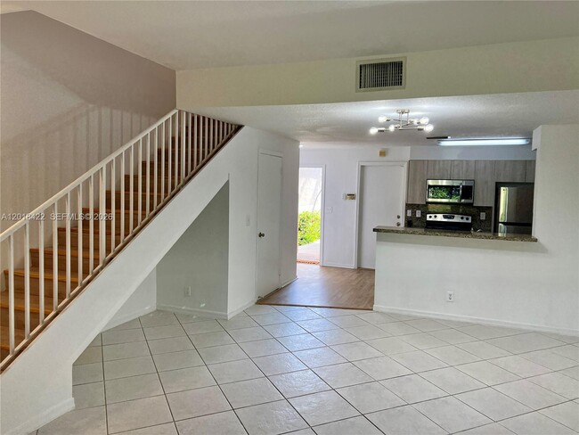 Photo - 982 Sevilla Cir