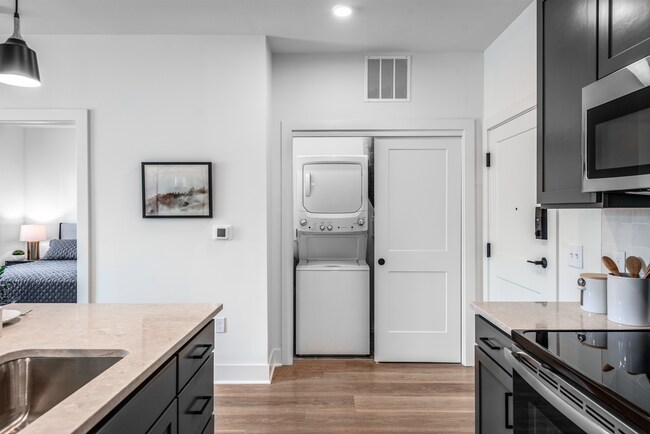 La cocina y lavadora/secadora Sage - The Sage at Jeffrey Park