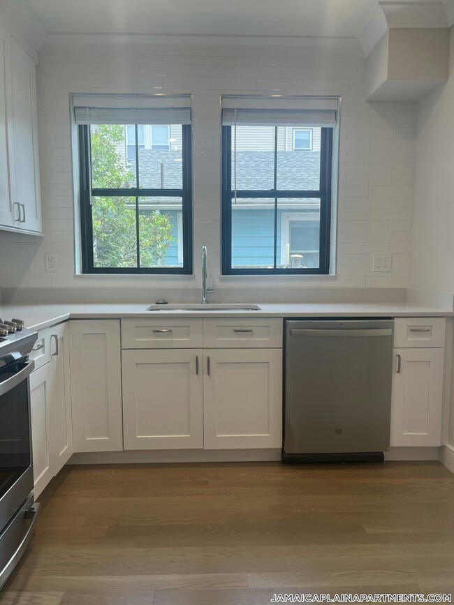 279 Lamartine St Unit 2