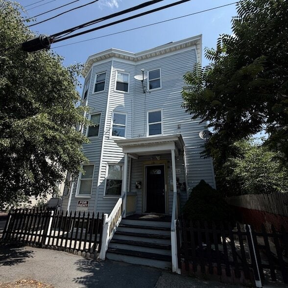 Building Photo - 28 Minot St Unit 3