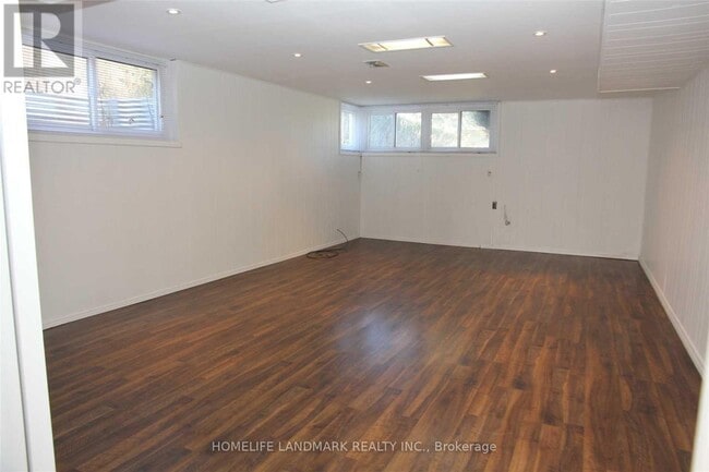 Photo - 348 Boisdale Ave