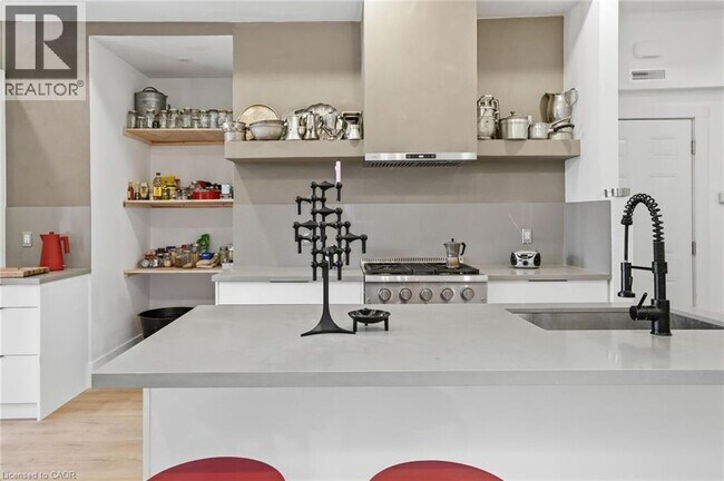 Photo - 472 Barton St E Unité Upper