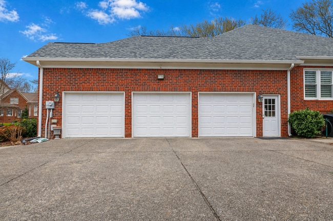 Photo - 5 Bed, 3.5 Bath w/ 3 Car Garage Less than 1 Mile from Downtown Franklin