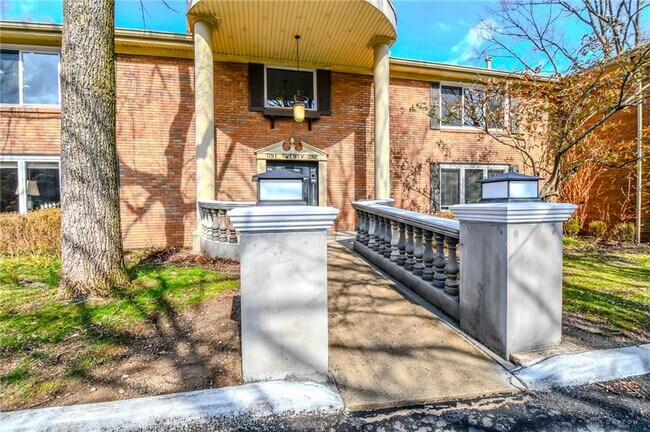 Photo - 121 E Schantz Ave Unit 3