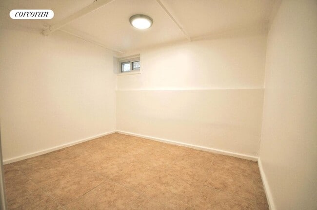 Photo - 298 E 46th St