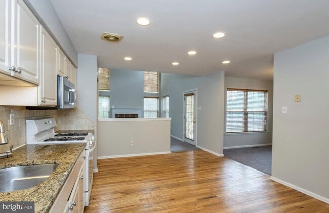 Photo - 105 Farrington Ct