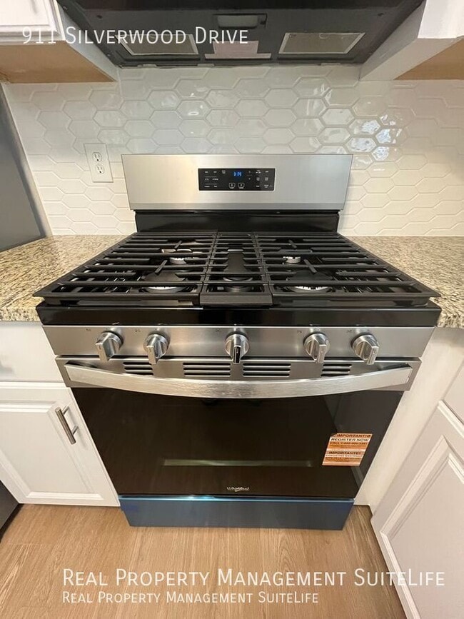 Photo - 911 Silverwood Dr