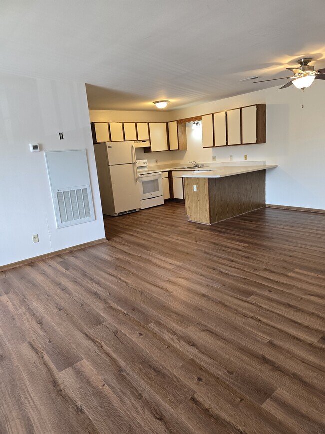 Building Photo - Riverbend Apts Unit 203