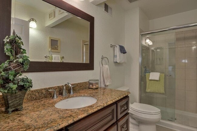 Building Photo - 561 Hyde Park Dr Rental