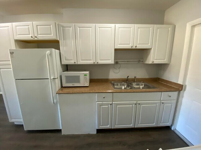 Photo - 428 Roseland Dr