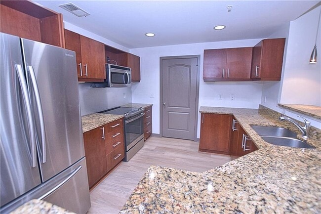 Building Photo - 390 17th St NW Unit 2007 Rental