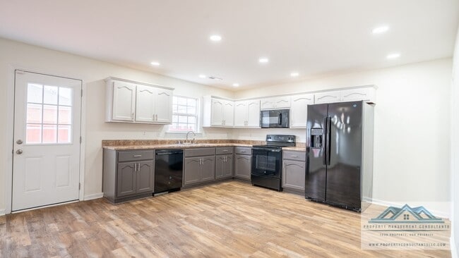 Photo - 102 Millbury Way