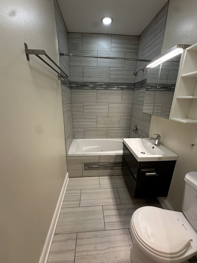 Photo - 10452 S Maryland Ave