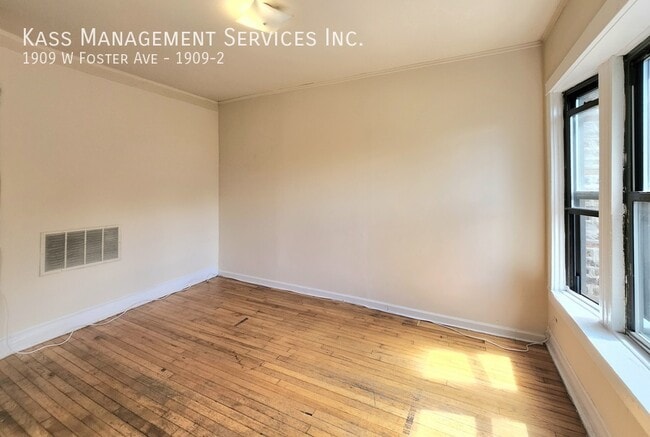 Photo - 1909 W Foster Ave Unit 1909-2