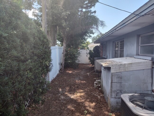 489 Jewel Ct Unit 1