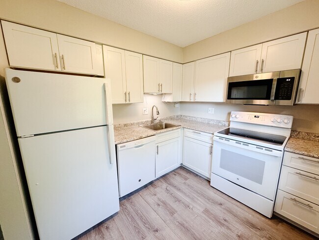 Photo - 2710 Dale St N