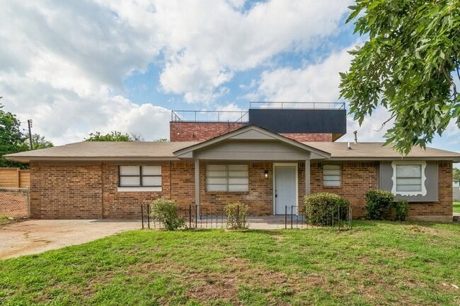 Building Photo - 601 N Idaho Ave