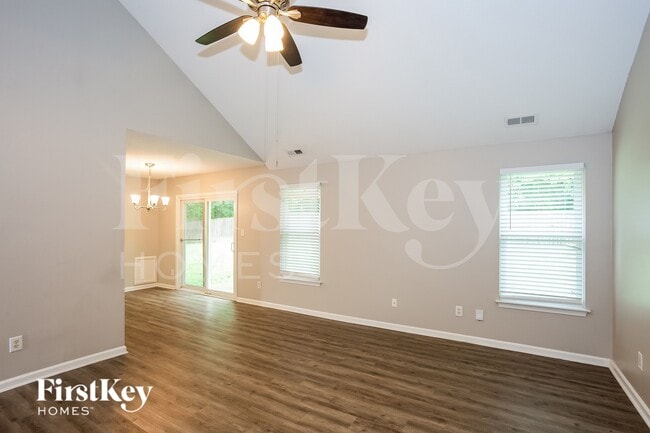 Photo - 109 W Bank Dr