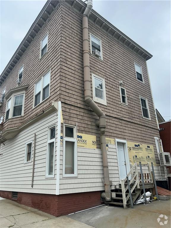 Building Photo - 397 Wickenden St Rental