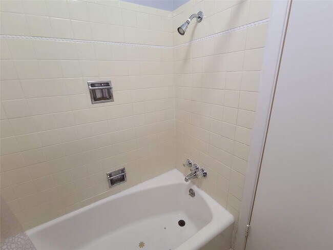 Photo - 2212 Locklaine Dr
