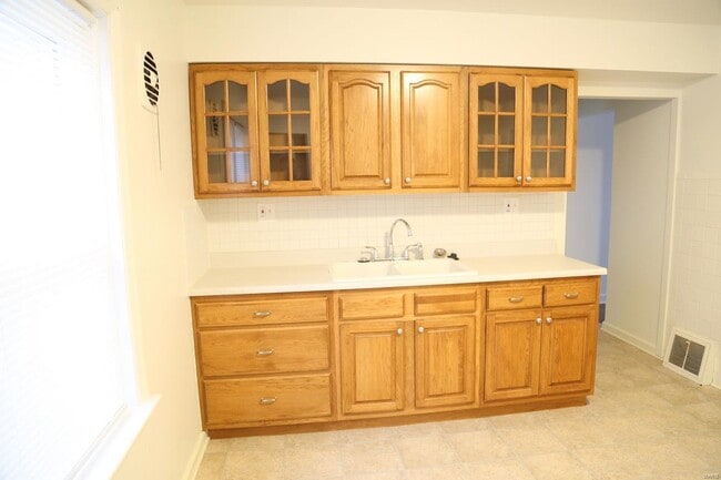 Photo - 840 Pershall Rd