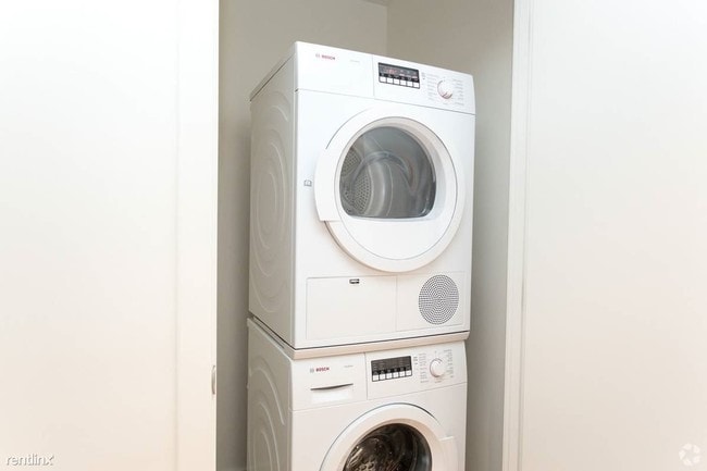 Photo - Studio, 1 bath - 410 Harrison Ave 736