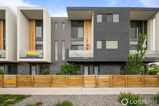 Building Photo - 15 E Kensington Ave