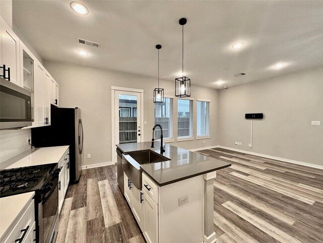 Photo - 6712 Parker Oaks Ln