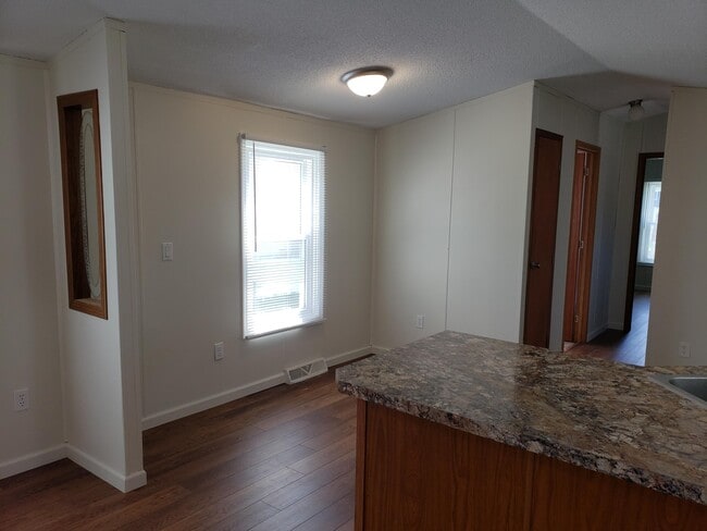 Photo - 205 Cross Dr