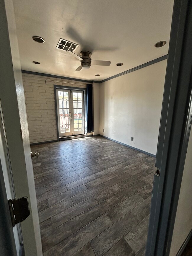 Photo - 1033 Grand Ave Unidad Grand Ave