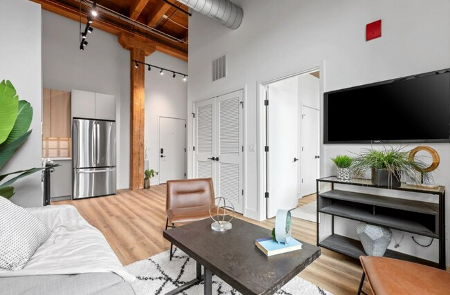 Photo - 140 W Ohio St