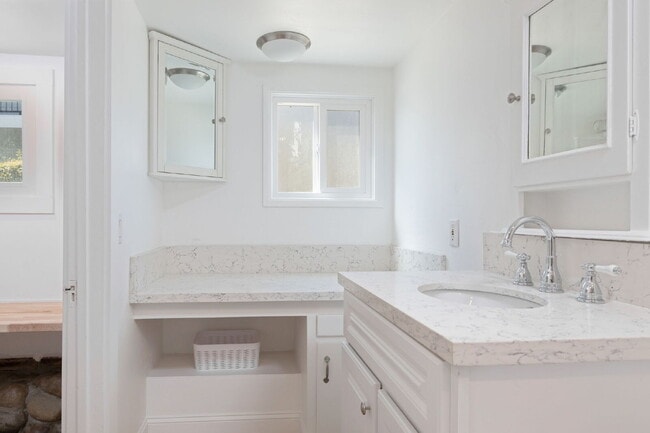 Photo - "Delightful 1-Bedroom Apartment in Historic Home!"