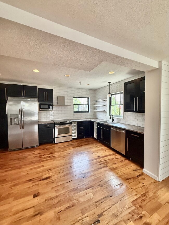 Building Photo - 1030 Central Ave Unit A Rental