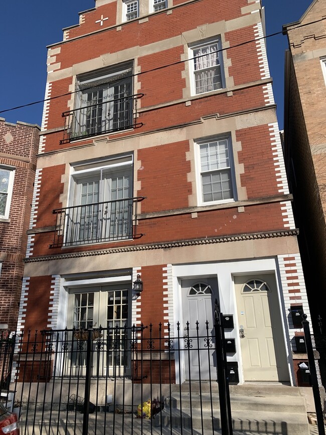 Building Photo - 3219 S Lituanica Ave Rental