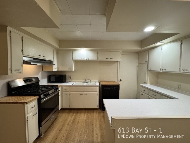 Photo - 613 Bay St Unit 1