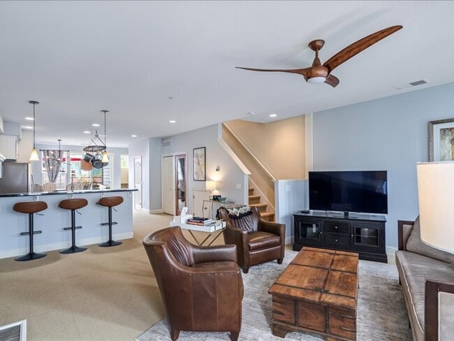 Photo - 125 Johnson St