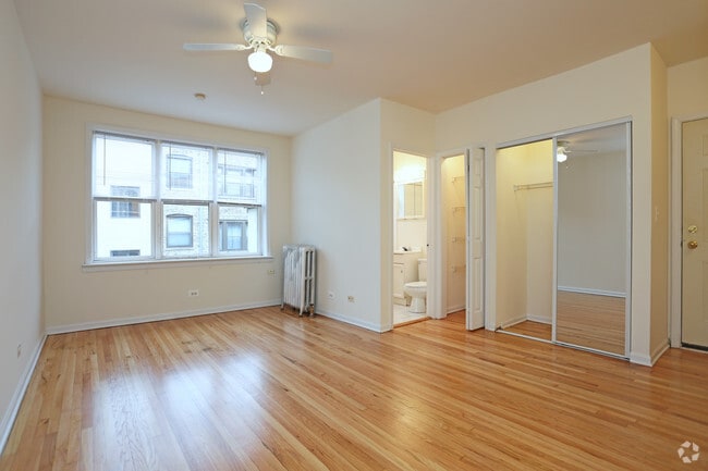 Studio, 1 BA - Living Area - Dakin Court - 910 W Dakin St